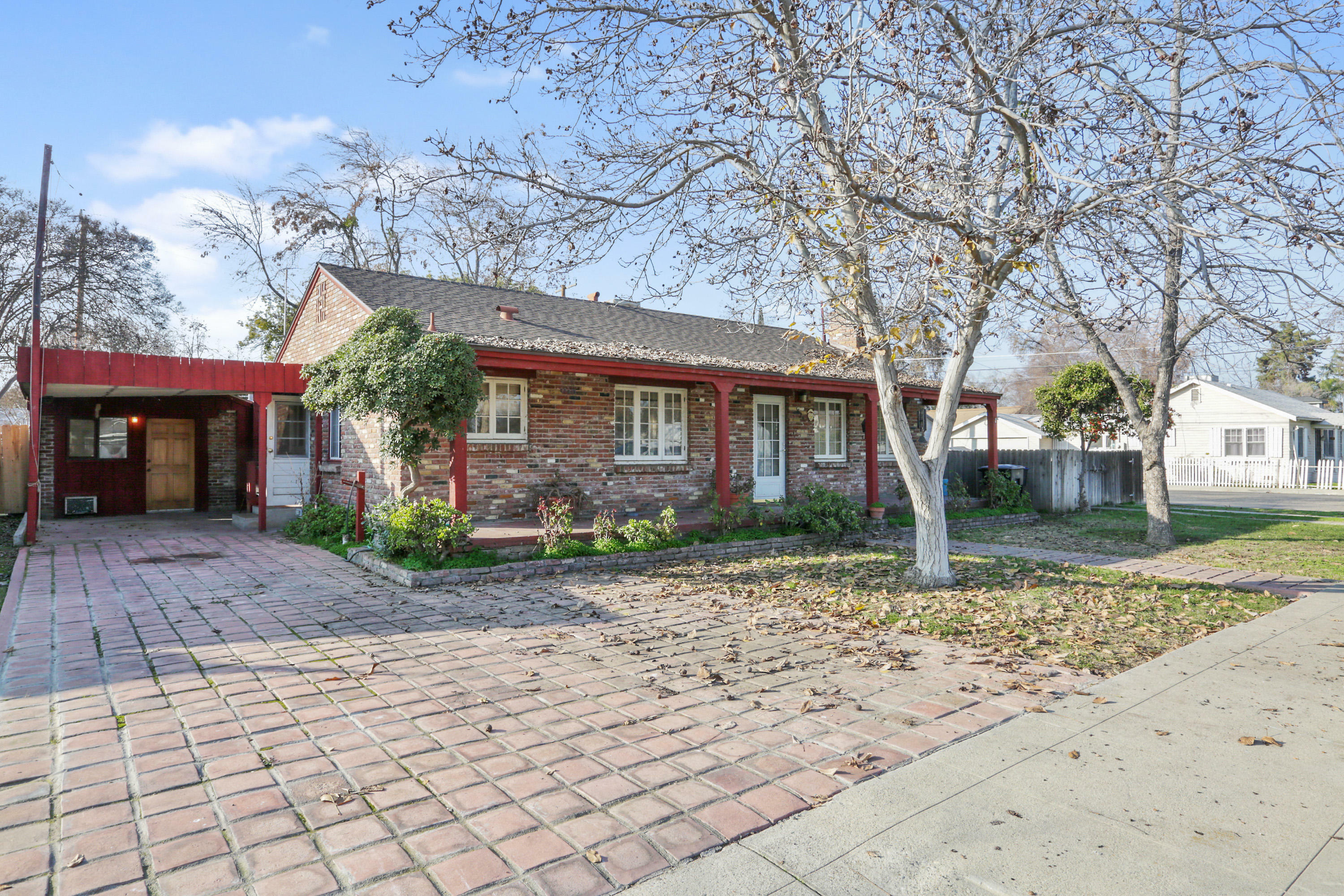 Property Photo:  825 N Conyer Street  CA 93291 