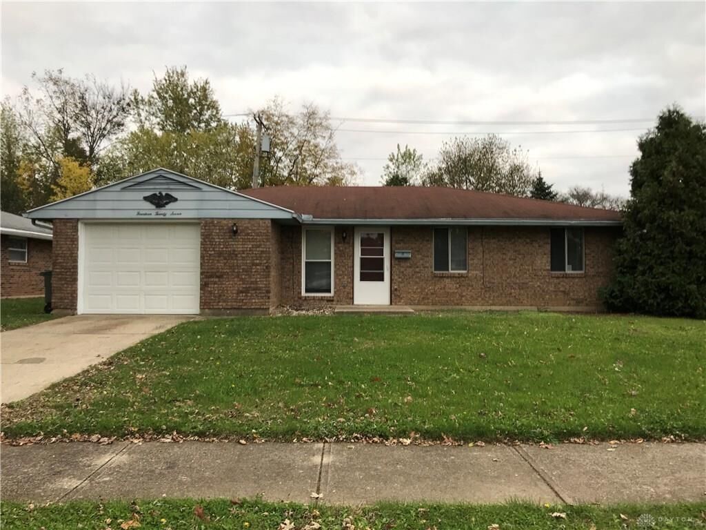 Property Photo: 1427 Saratoga Drive OH 45373