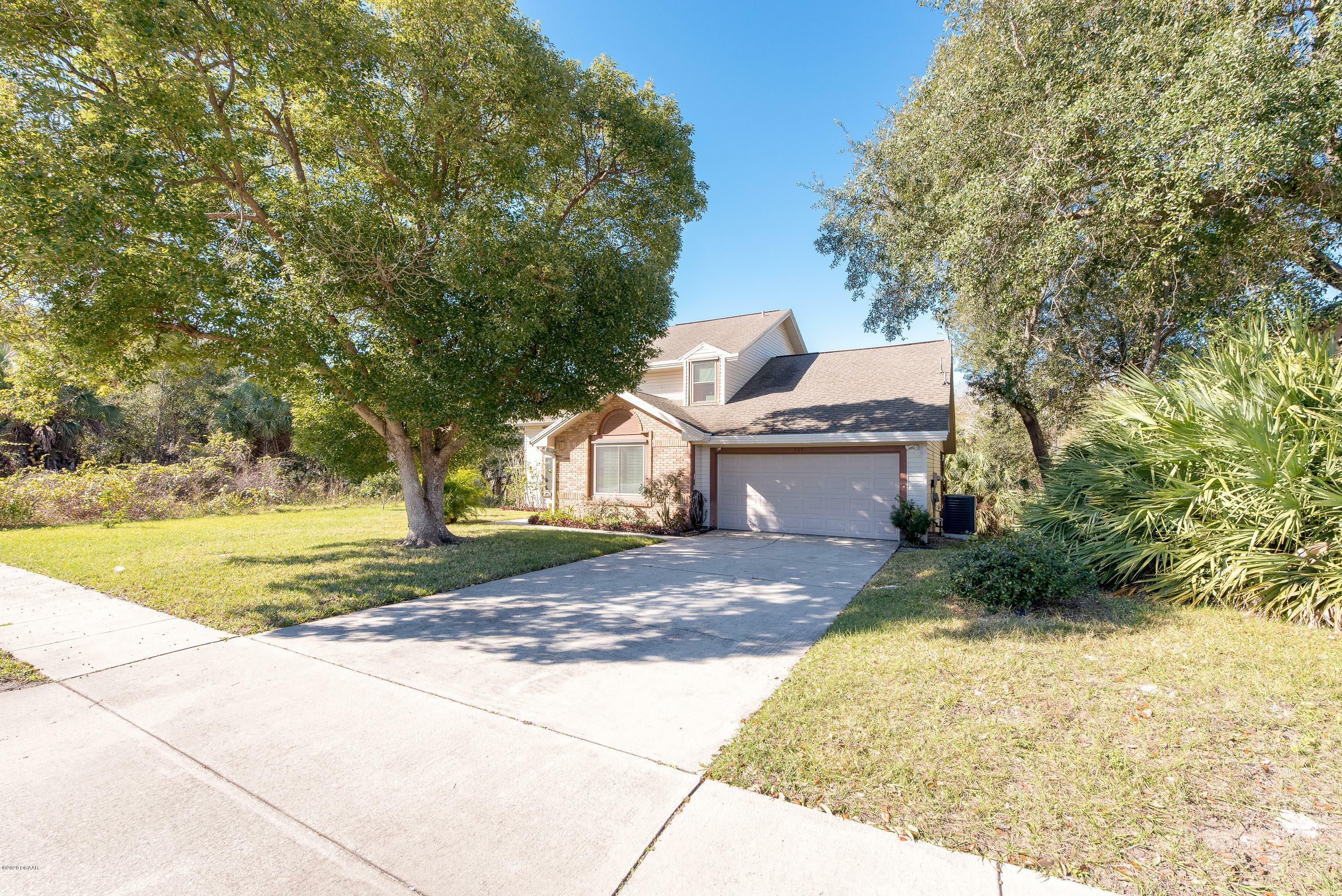Property Photo: 757 Hawks Ridge Road FL 32127