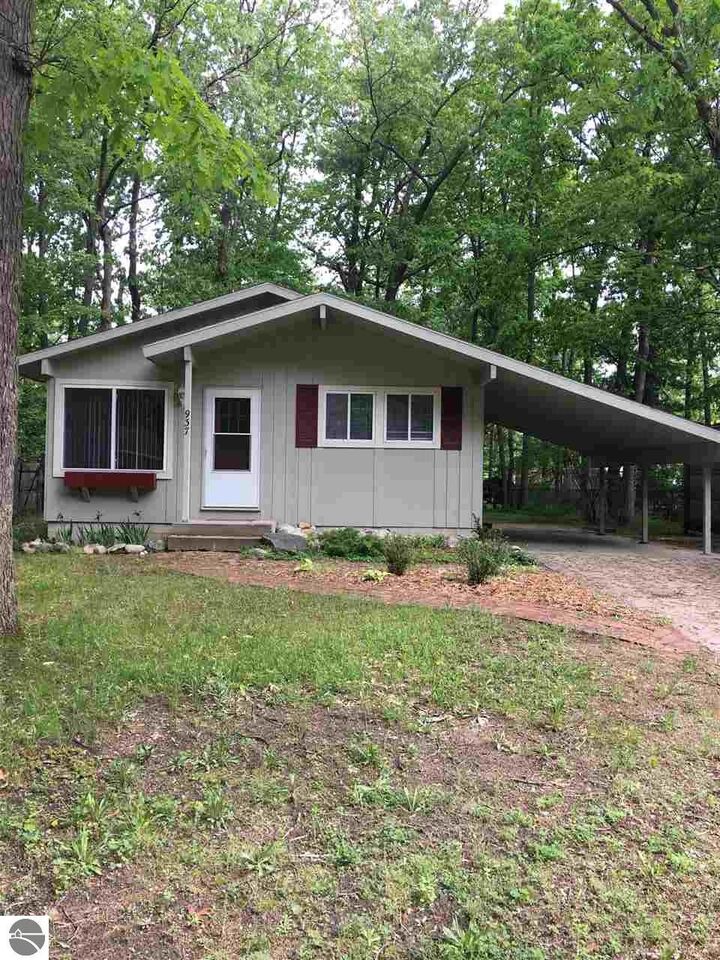 937 Kelley  Traverse City MI 49686 photo