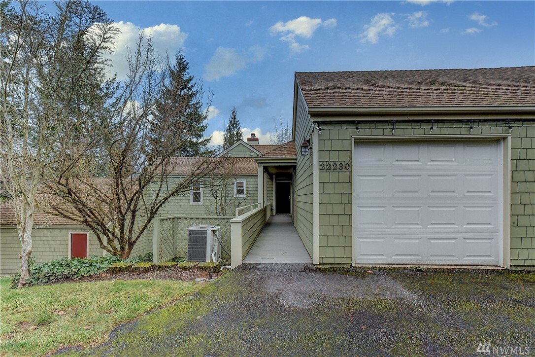 Property Photo: 22230 SE 42nd Lane WA 98029