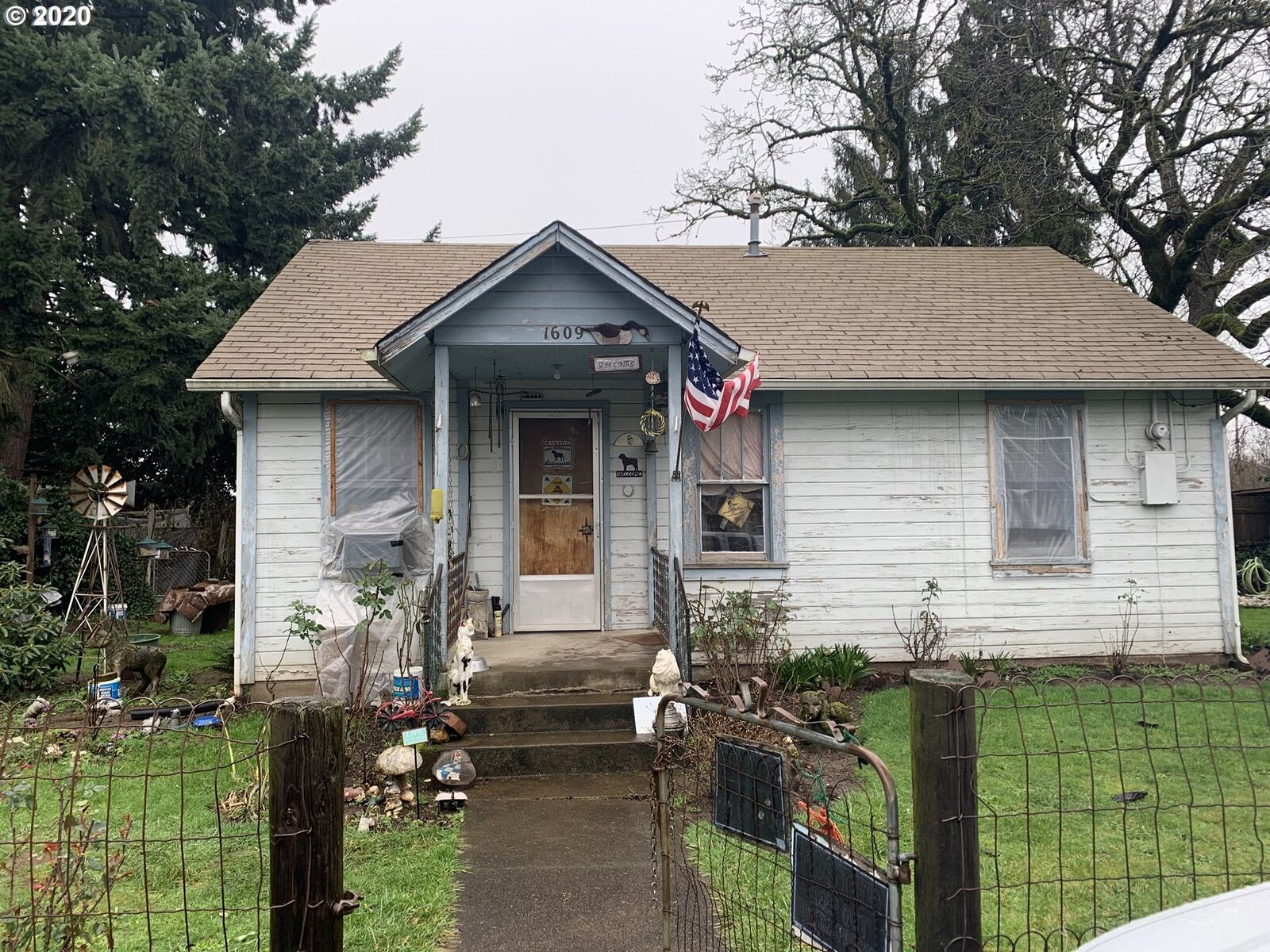 Property Photo:  1609 Concord Ave  OR 97403 