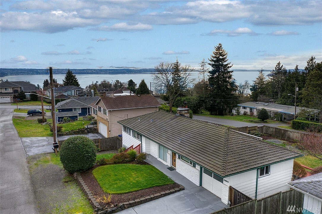 Property Photo:  21017 2nd Ave S  WA 98198 