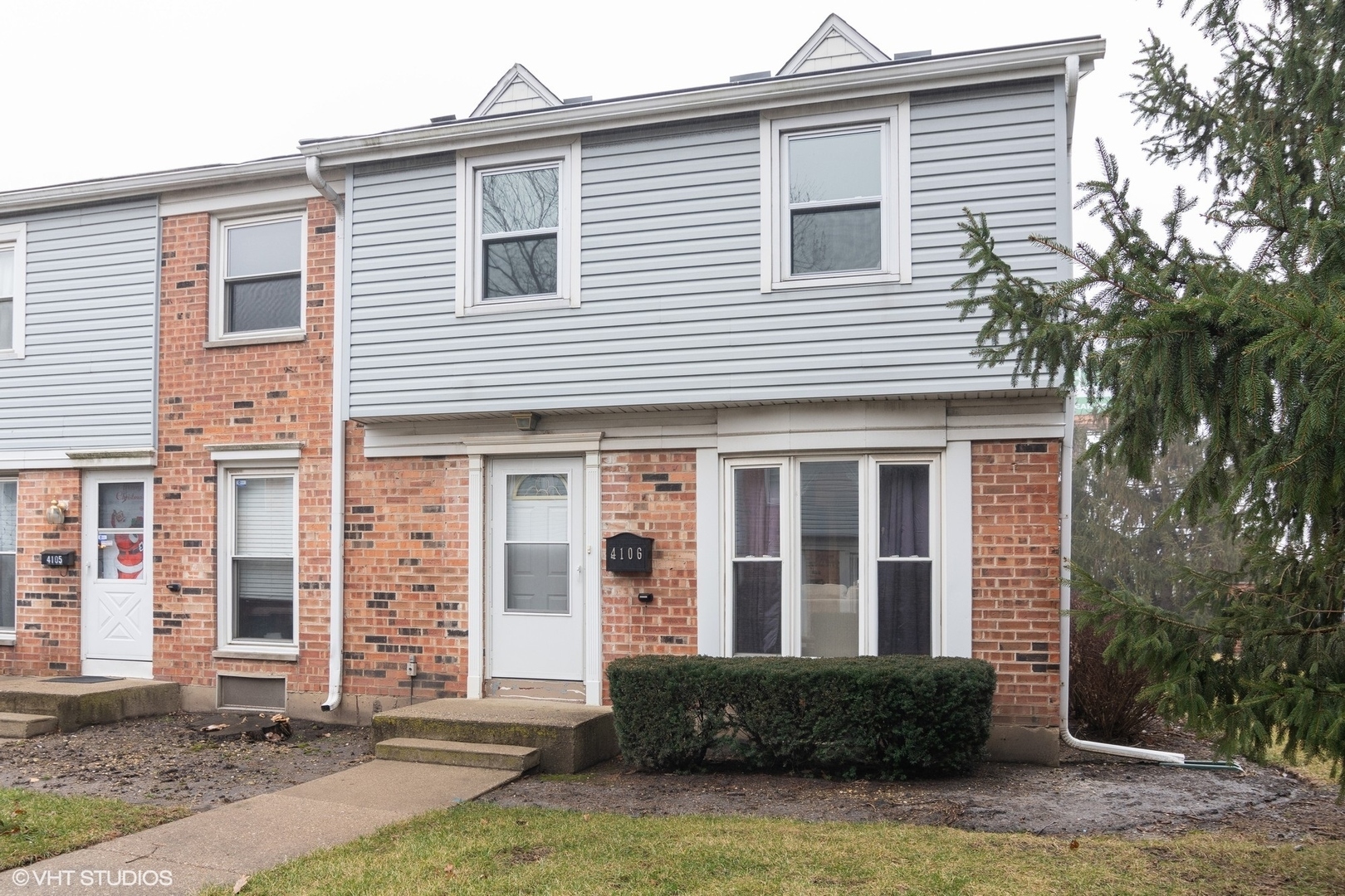Property Photo: 4106 Rowley Court IL 60107