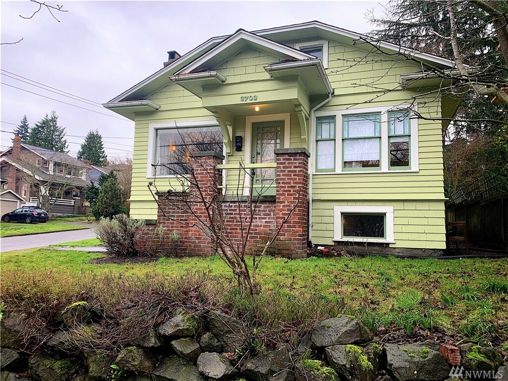 Property Photo:  6703 Fremont Ave N  WA 98103 