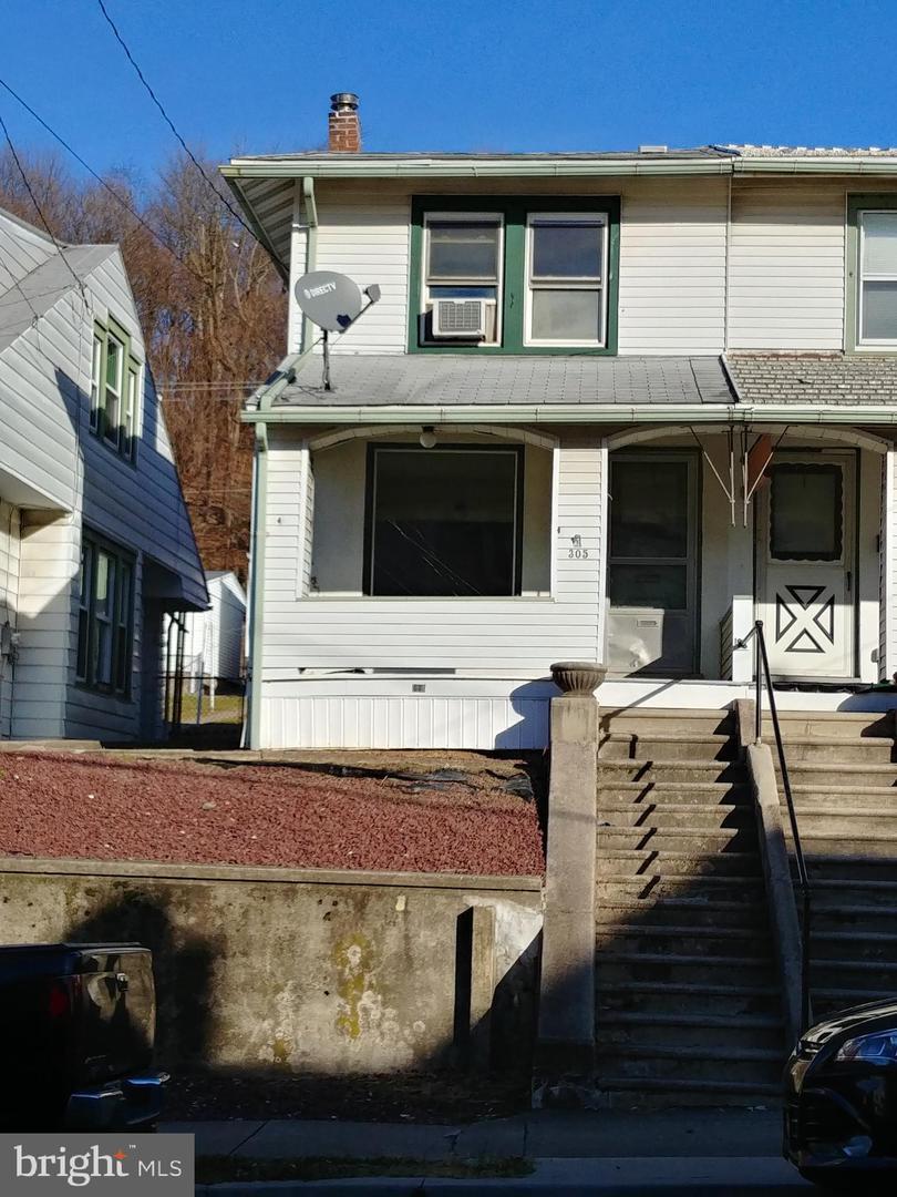 Property Photo: 305 S 4th Street PA 19526