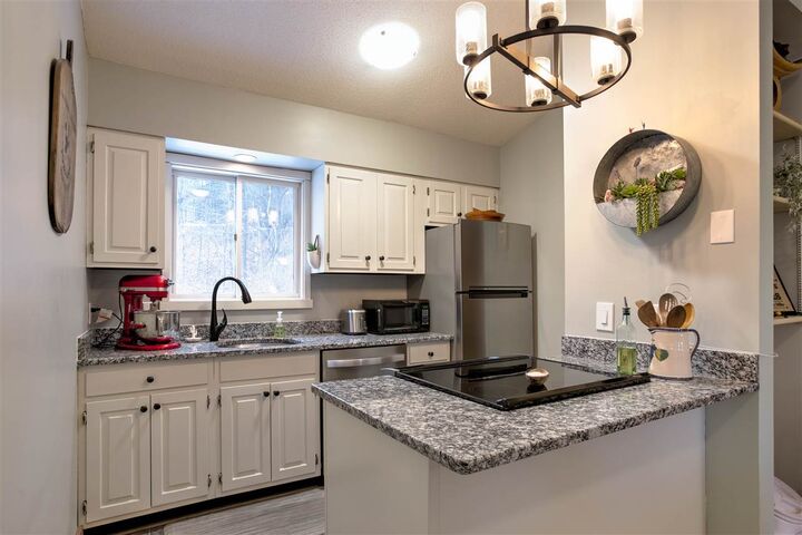 Property Photo: 253 Old Quechee Road 6C VT 05059