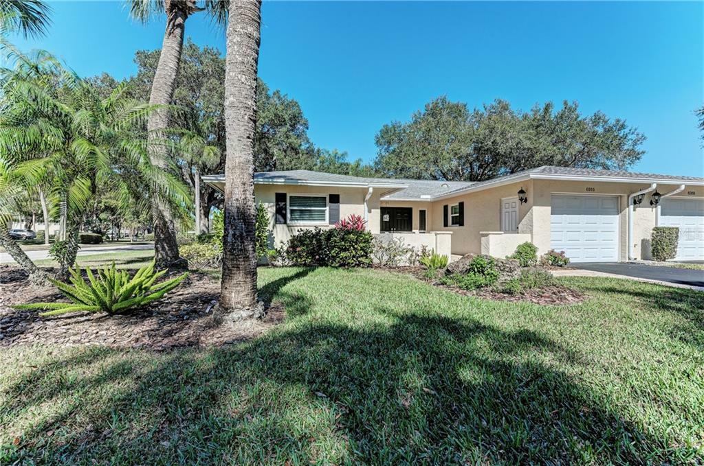 6916 W Country Club Drive N  Sarasota FL 34243 photo