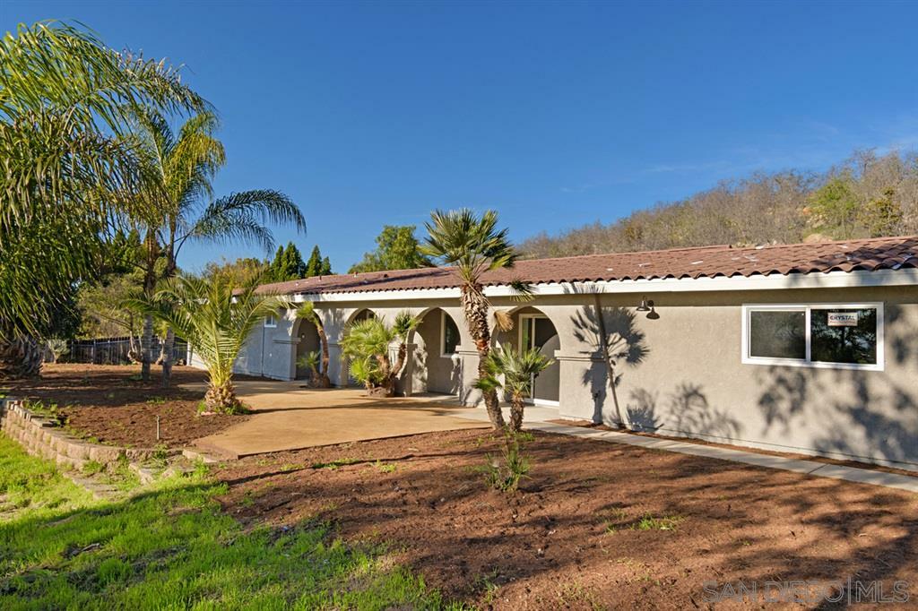 Property Photo:  696 Amigos Rd  CA 92065 