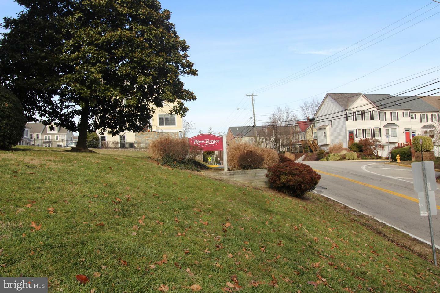 Property Photo: 1541 Colonial Drive 102 VA 22192