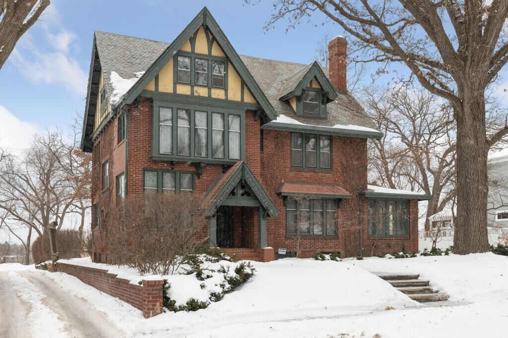 Property Photo:  1932 Kenwood Parkway  MN 55405 