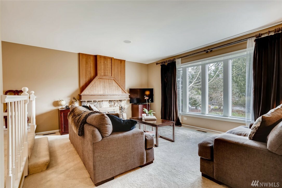 Property Photo: 4563 194th Ave SE WA 98027
