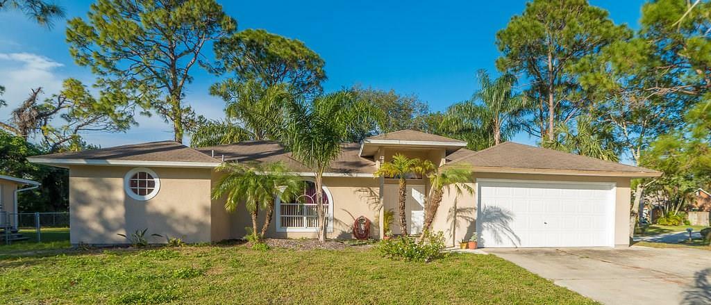 Property Photo: 1616 21st Street SW FL 32962