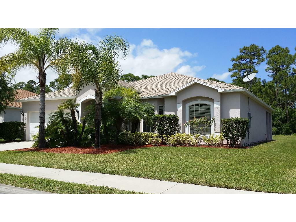 Property Photo:  4645 Paladin Circle  FL 32967 