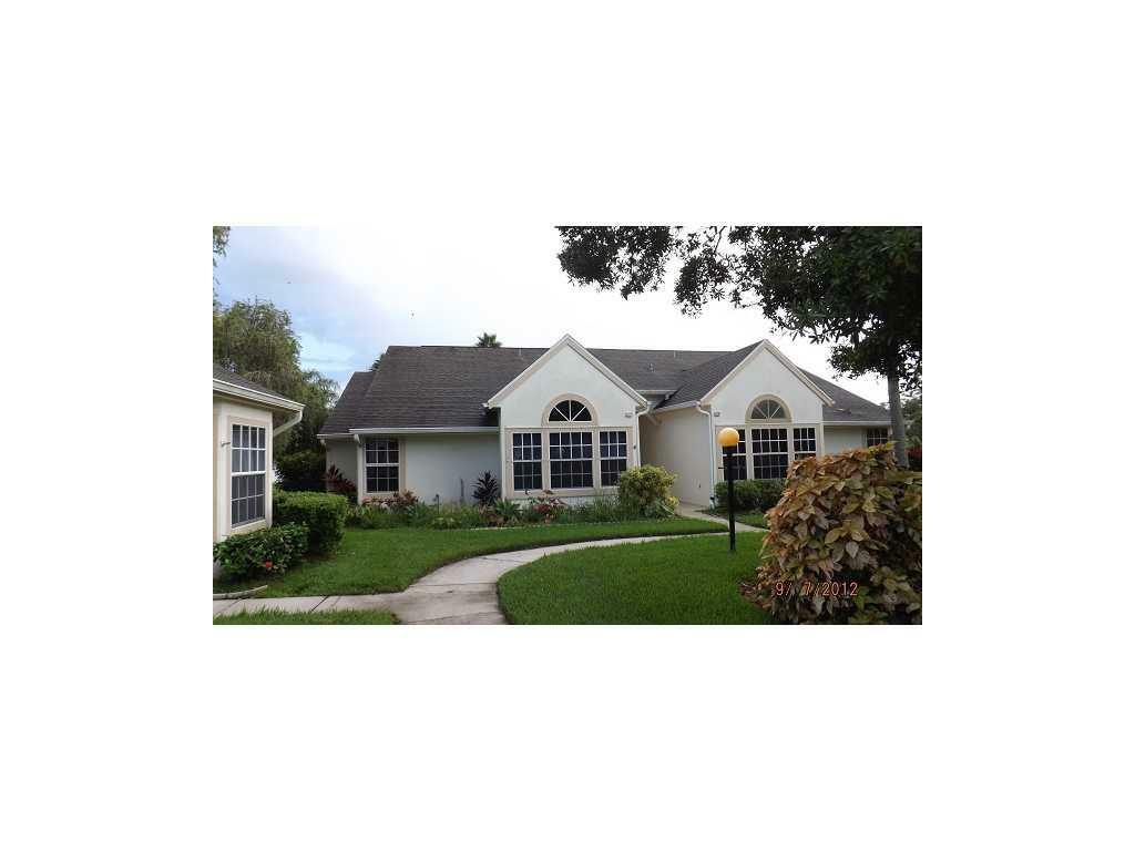 Property Photo: 1828 Aynsley Way FL 32966