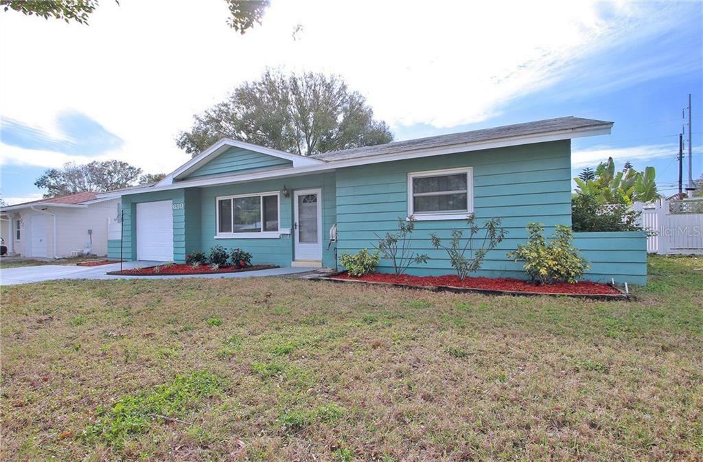 Property Photo: 630 72nd Avenue N FL 33702