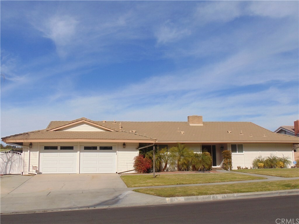 Property Photo: 1125 Via Vallarta CA 92506