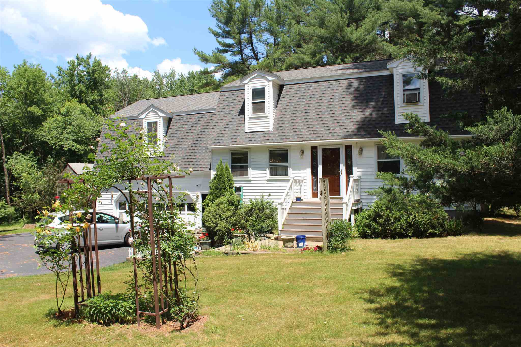 Property Photo: 74 Meetinghouse Road NH 03087