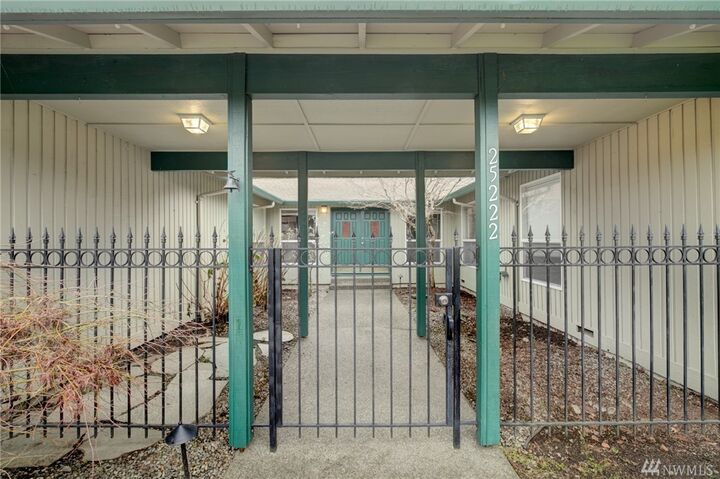 Property Photo: 25222 215th Place SE WA 98038