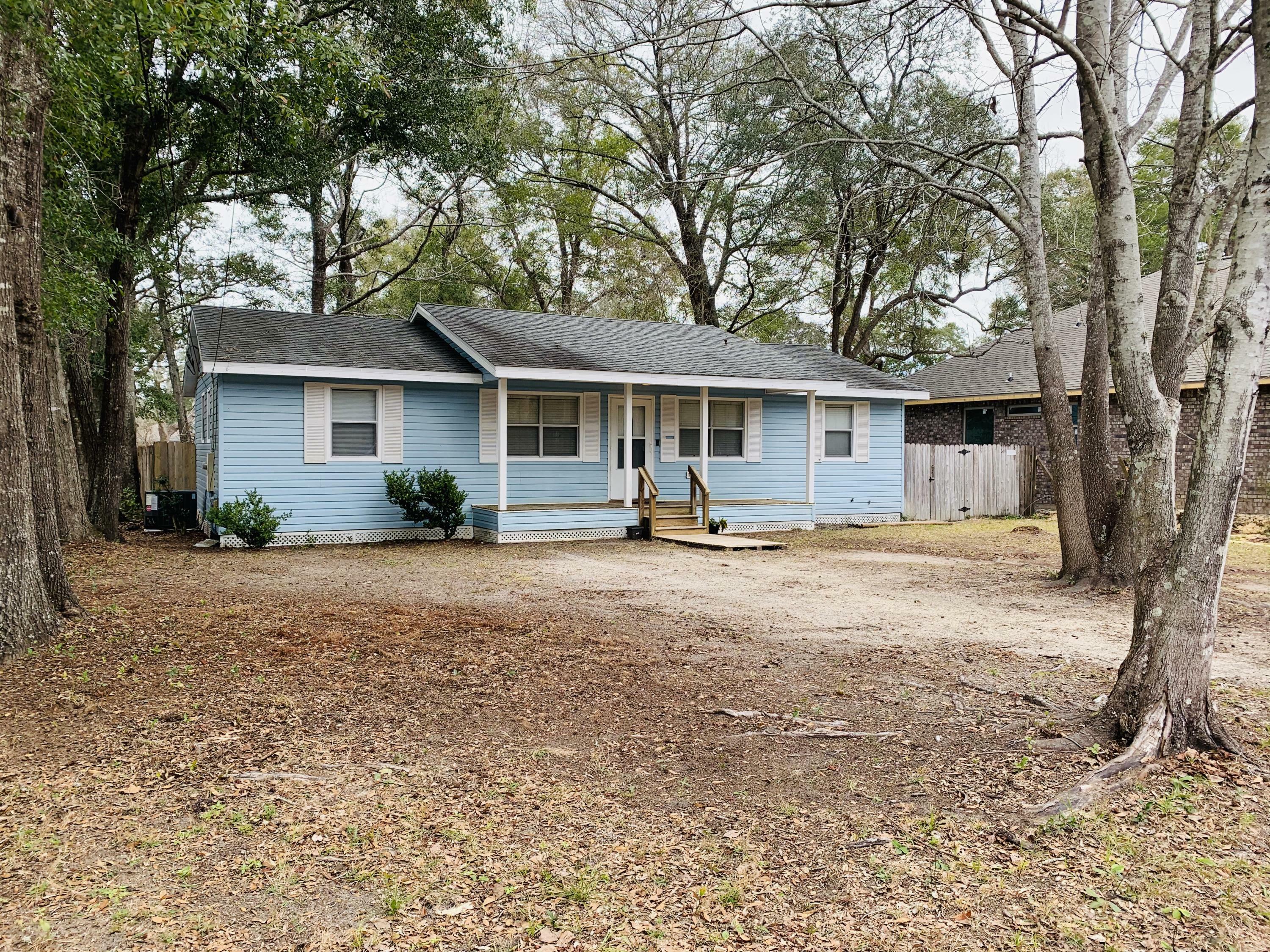 Property Photo:  106 Sasser Street  FL 32578 