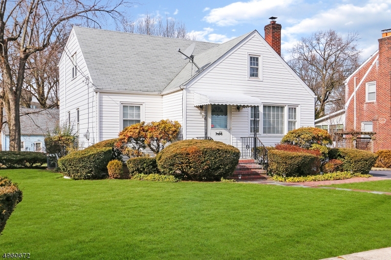 Property Photo:  826 Hueston St  NJ 07083 