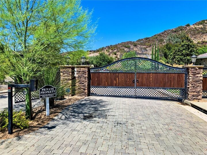 2025 Delphine Lane  Calabasas CA 91302 photo