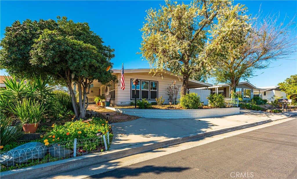 Property Photo:  38275 Via Del Largo  CA 92563 