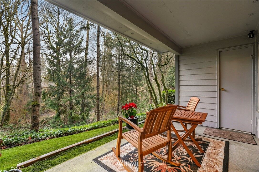 Property Photo: 9824 NE 142nd Place D101 WA 98034