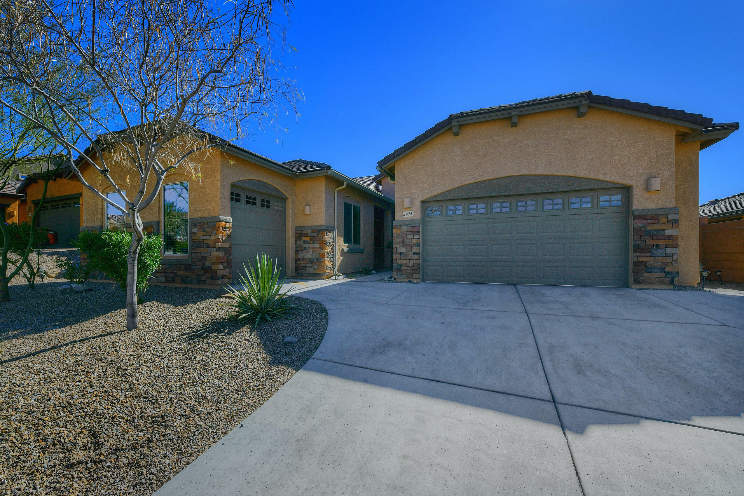 Property Photo:  5475 W Thornscrub Drive  AZ 85658 