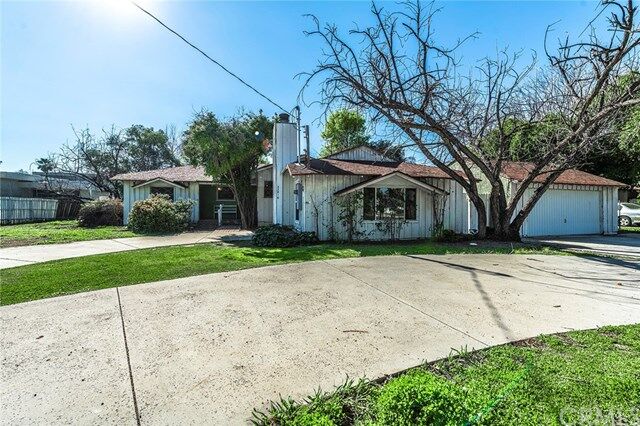 Property Photo:  23216 Burbank Boulevard  CA 91367 
