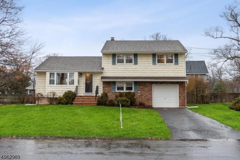 Property Photo:  15 Oak Ct  NJ 07023 