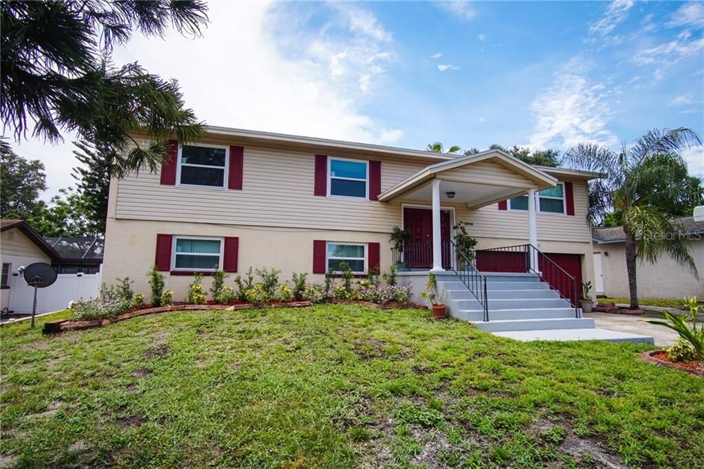 Property Photo: 2014 Derbywood Drive FL 33510