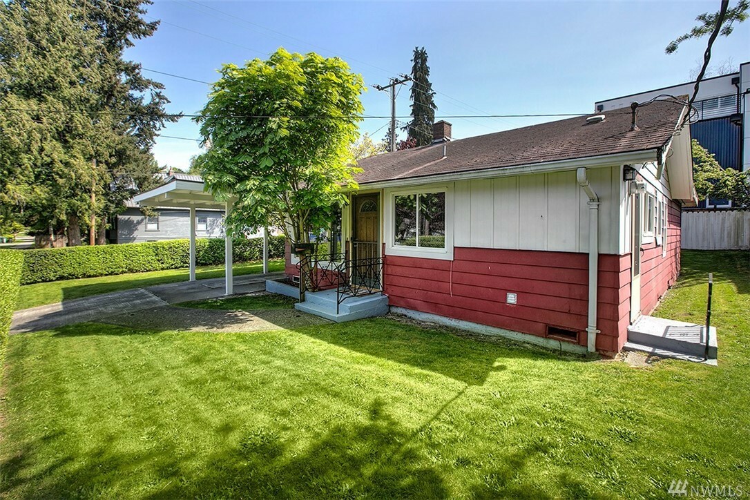 Property Photo:  2821 E Denny Wy  WA 98122 