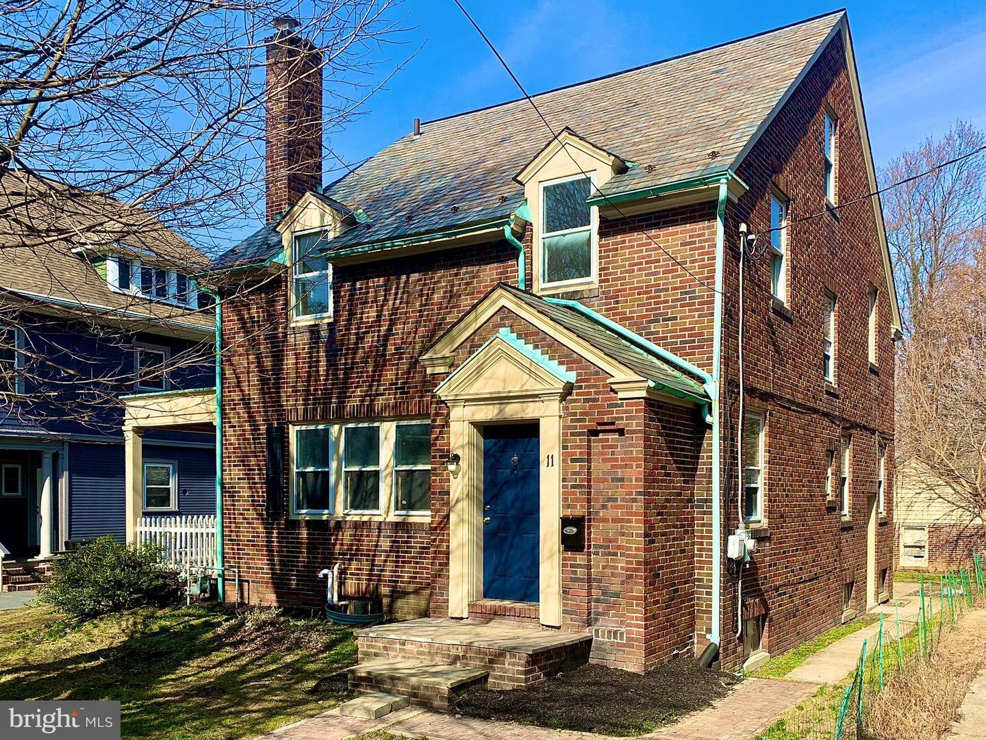 Property Photo: 11 E Walnut Street PA 17042