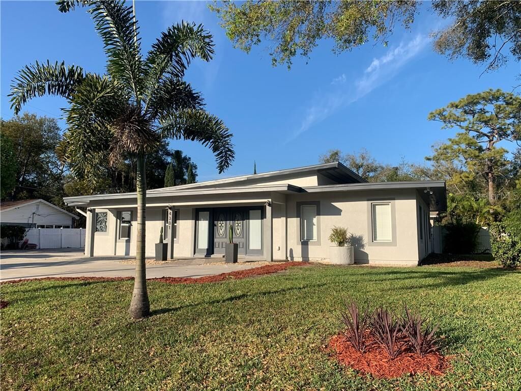Property Photo: 4301 Edgewater Drive FL 32804