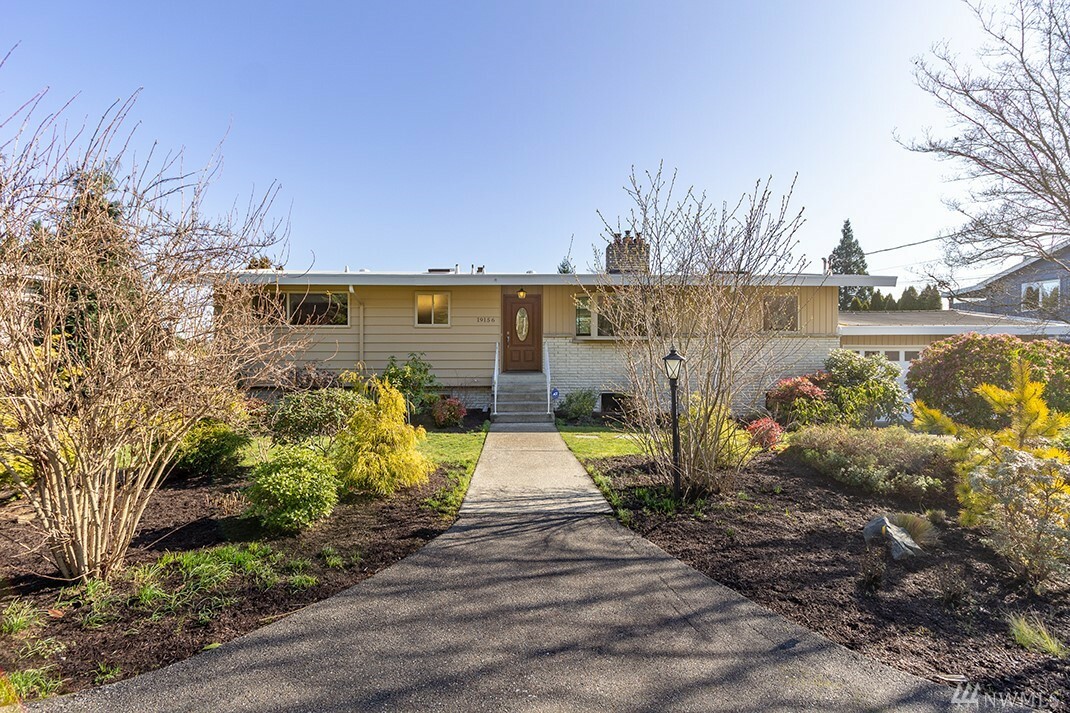 Property Photo:  19156 66th Place NE  WA 98028 