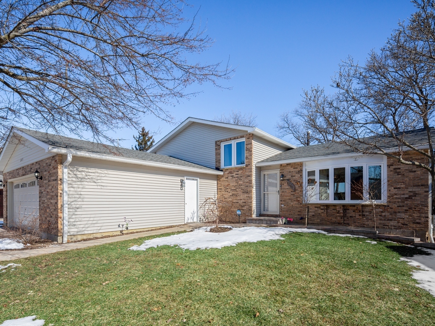 Property Photo: 265 Robincrest Lane IL 60046