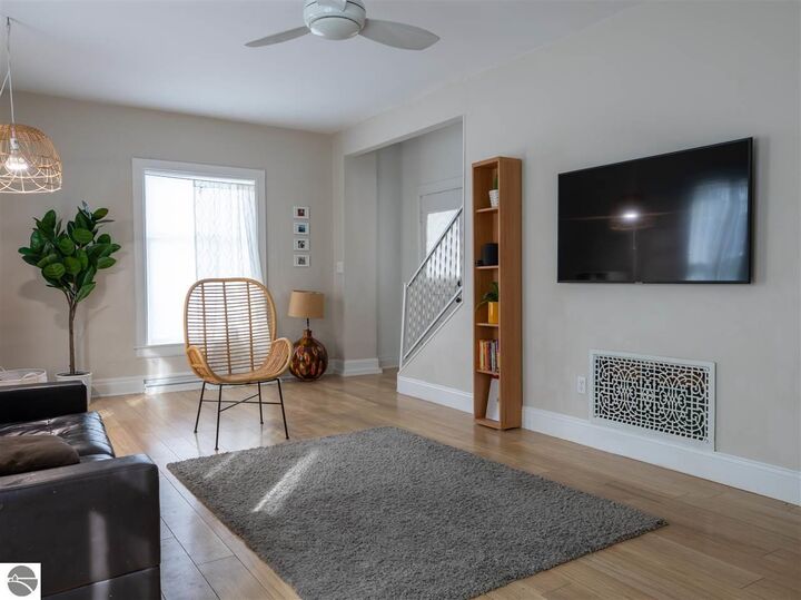 415 W Ninth Street  Traverse City MI 49684 photo