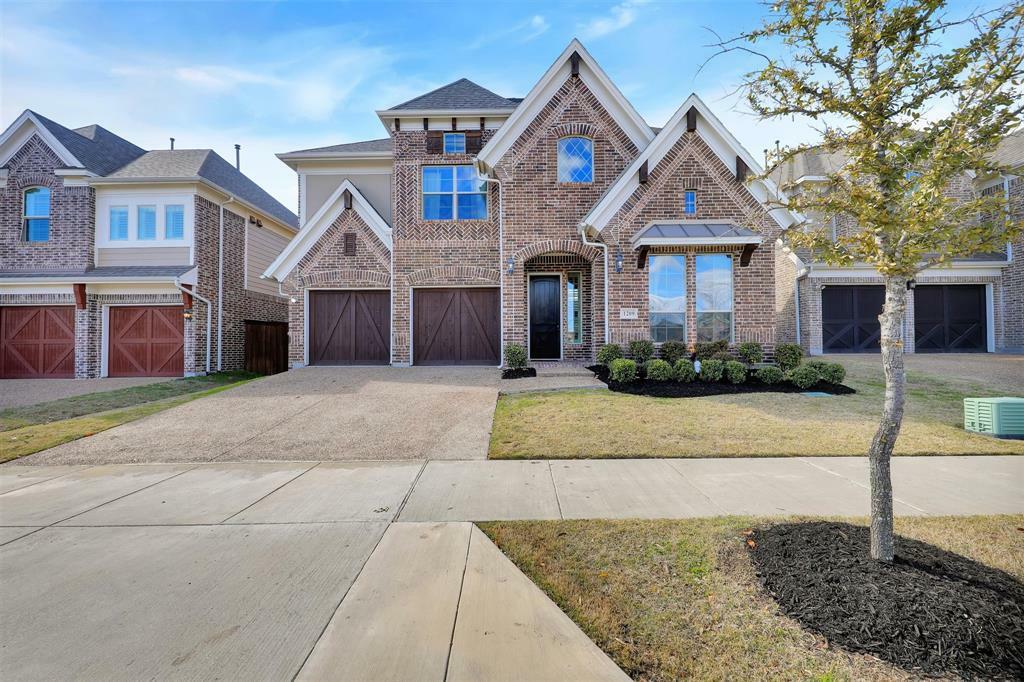 Property Photo: 1209 W Shawnee Drive TX 76227