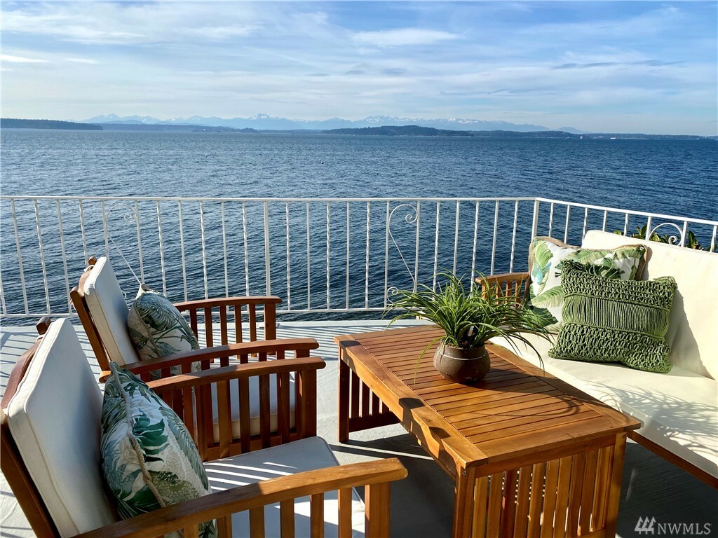 Property Photo:  6019 Beach Dr SW  WA 98136 