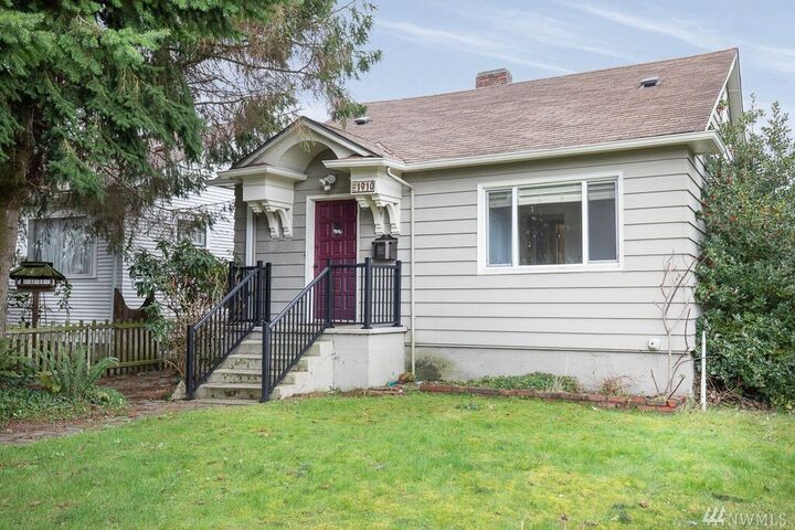 Property Photo:  1910  Lombard Avenue  WA 98201 