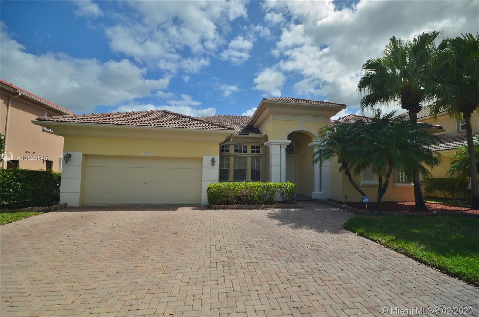 Property Photo: 3041 SW 194th Ter FL 33029