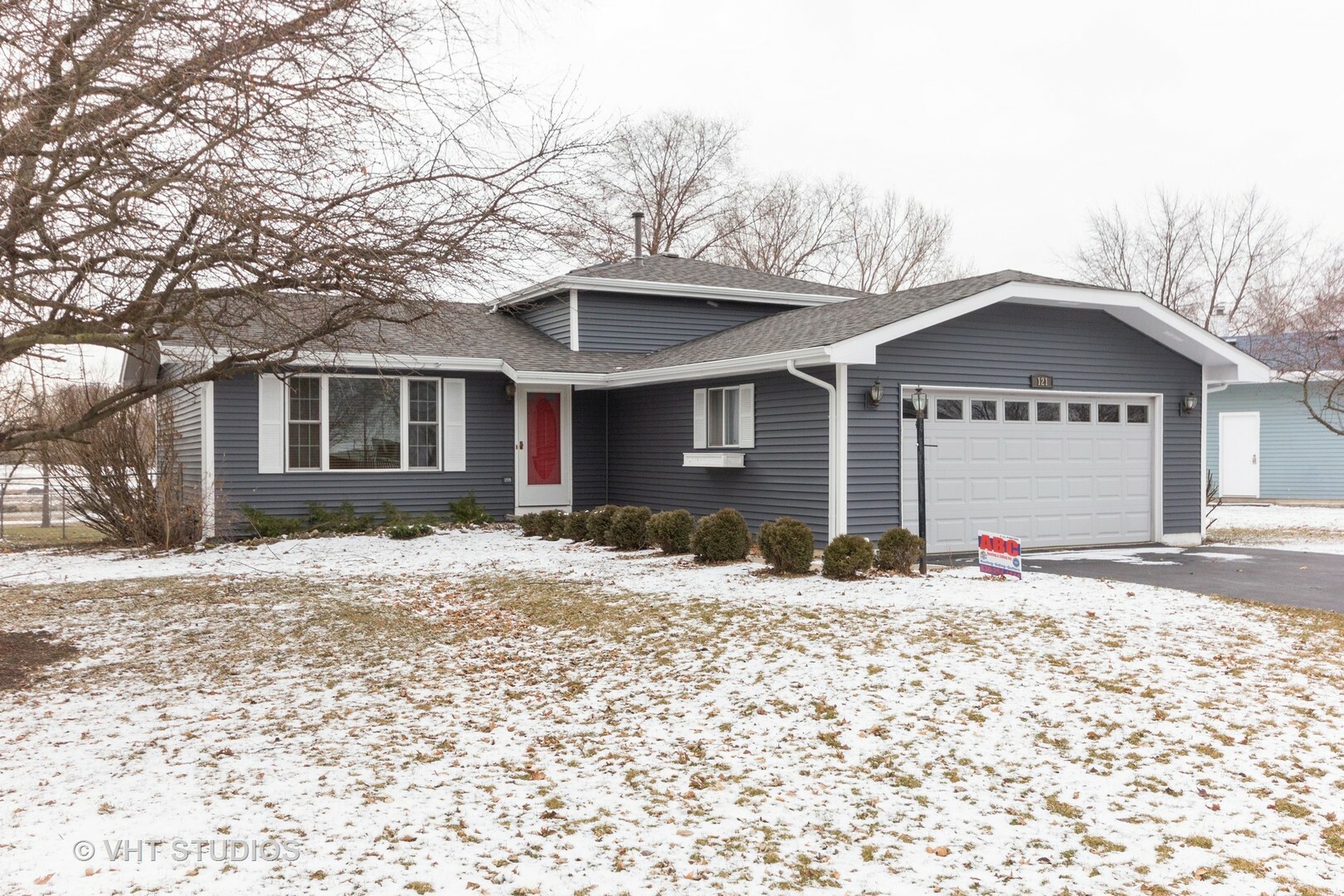 Property Photo:  121 Kevin Lane  IL 60543 