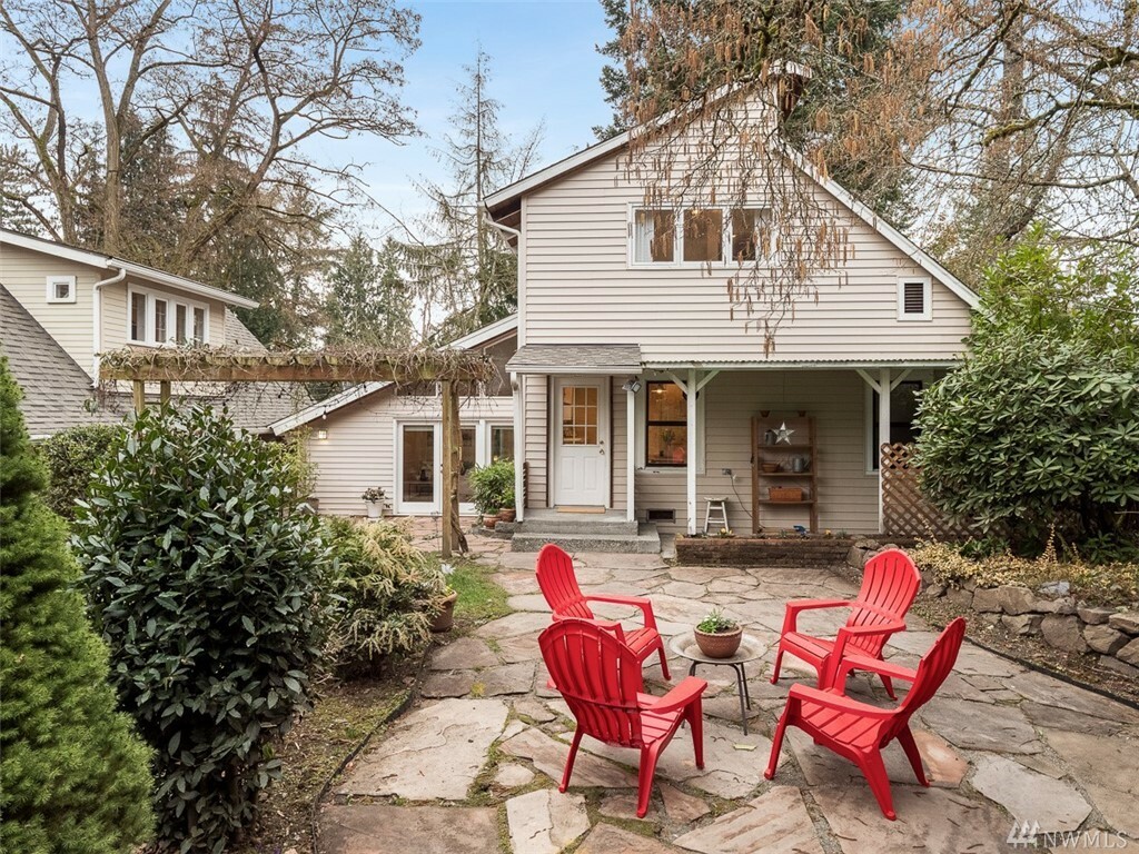 Property Photo: 11522 39th Ave NE WA 98125