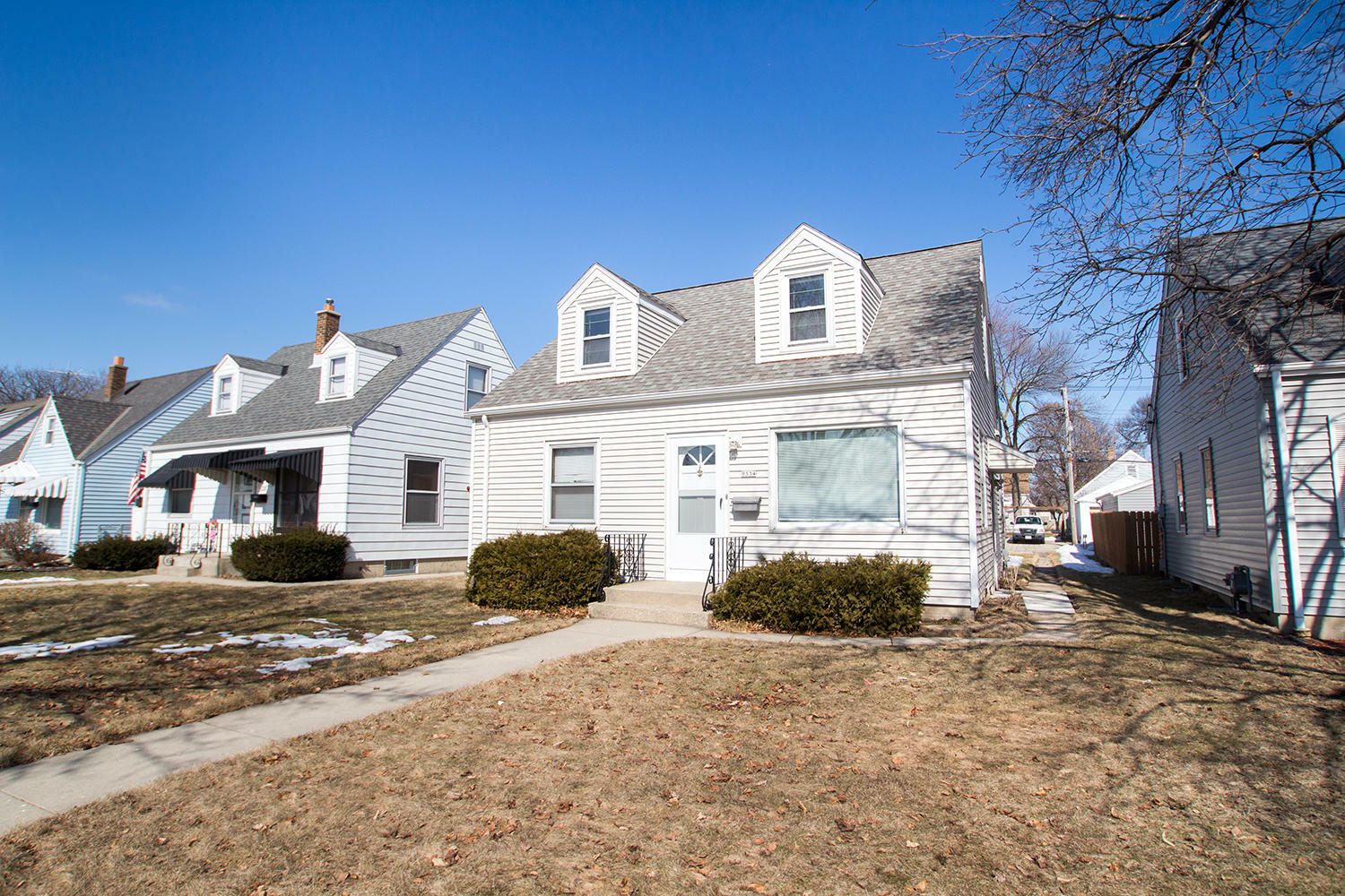 Property Photo:  9534 W Metcalf Pl  WI 53222 