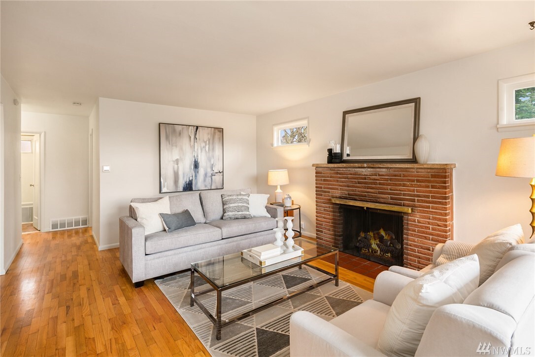 Property Photo:  8254  Meridian Avenue N  WA 98103 