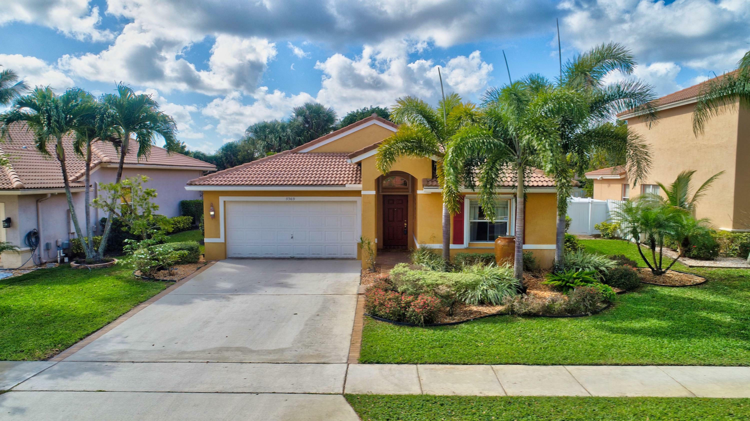 Property Photo:  5369 Oakmont Village Circle  FL 33463 