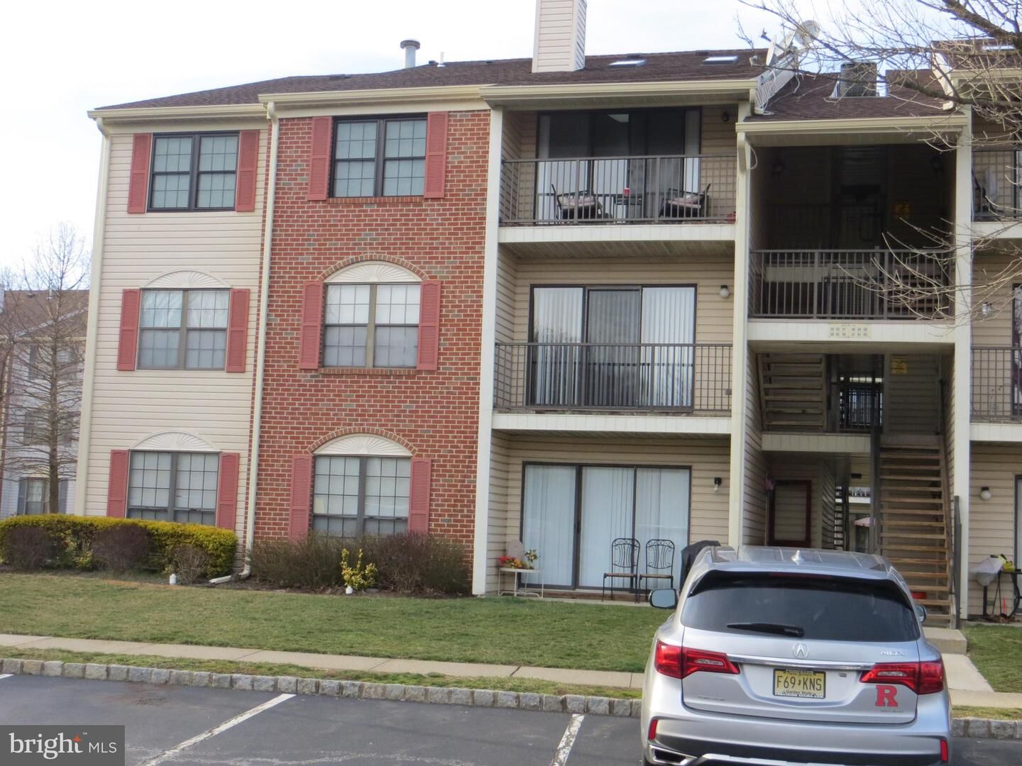 Property Photo:  42 Mendrey Court  NJ 08648 