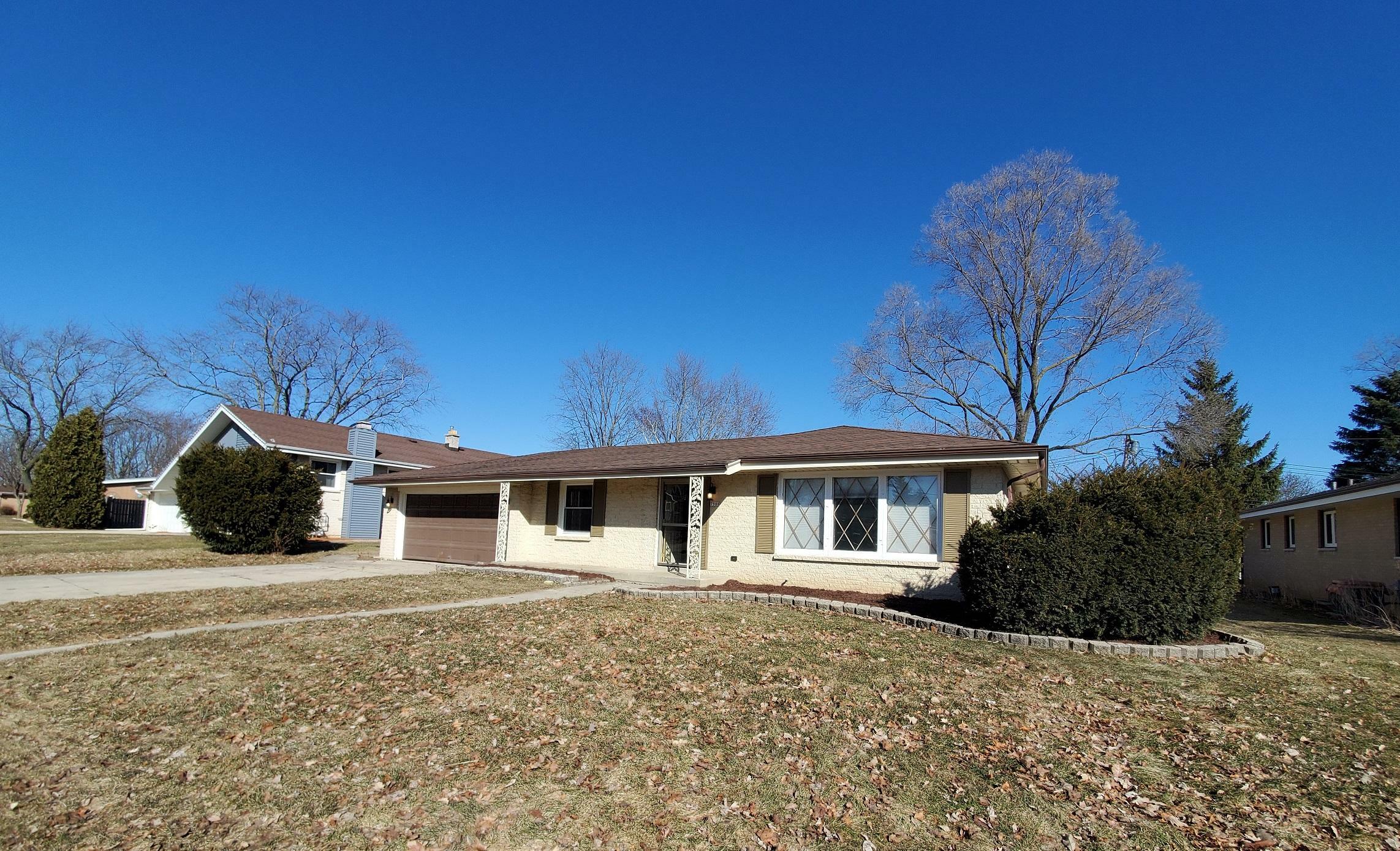 Property Photo: 7988 S Verdev Dr WI 53154