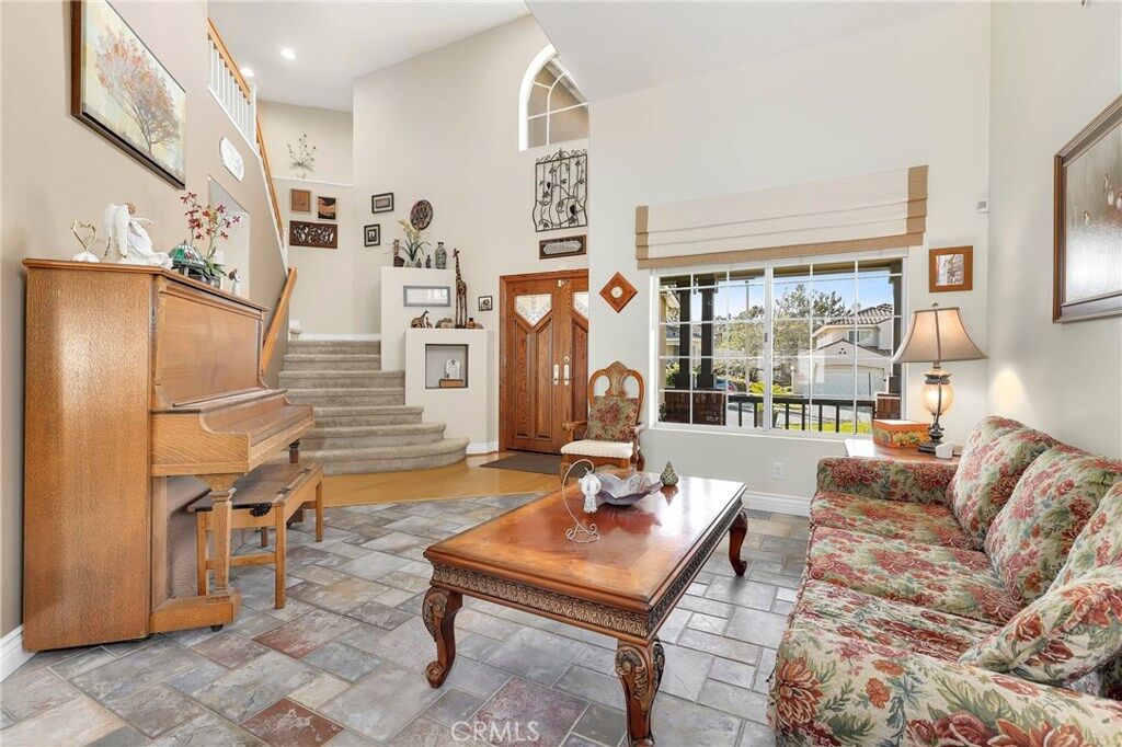 Property Photo:  950 S Hanlon Way  CA 92808 